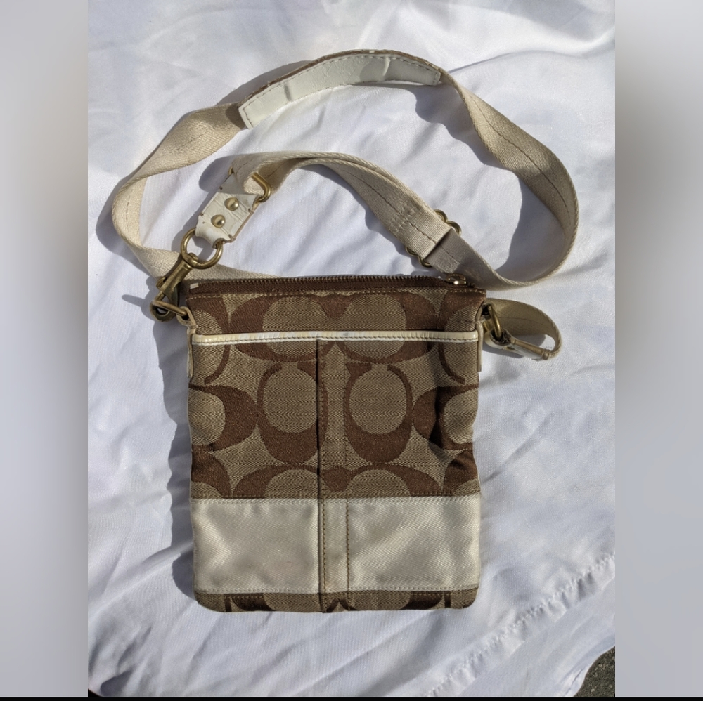 Coach Signature Logo Crossbody Zip Up Bag